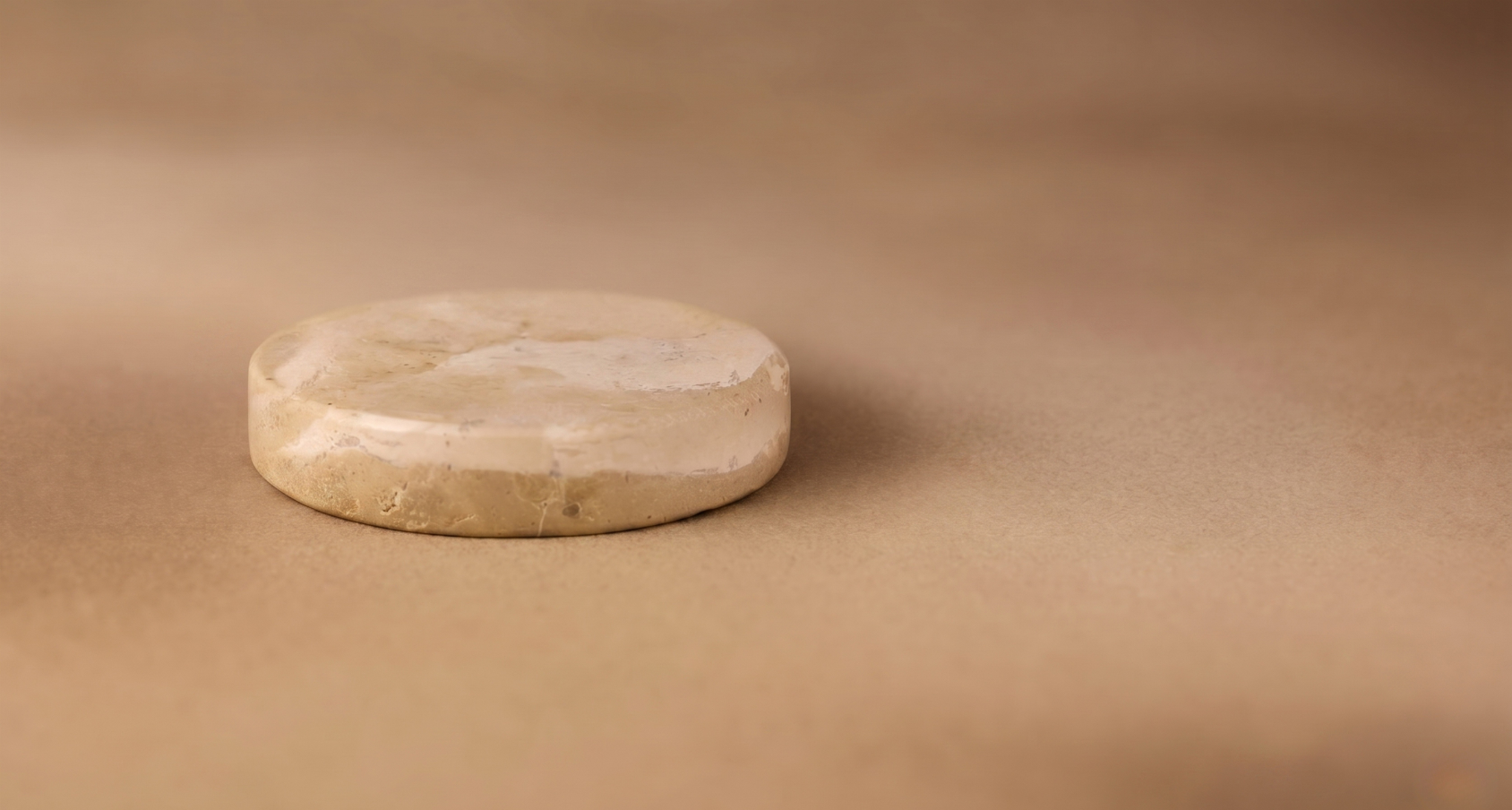 Socle en pierre beige