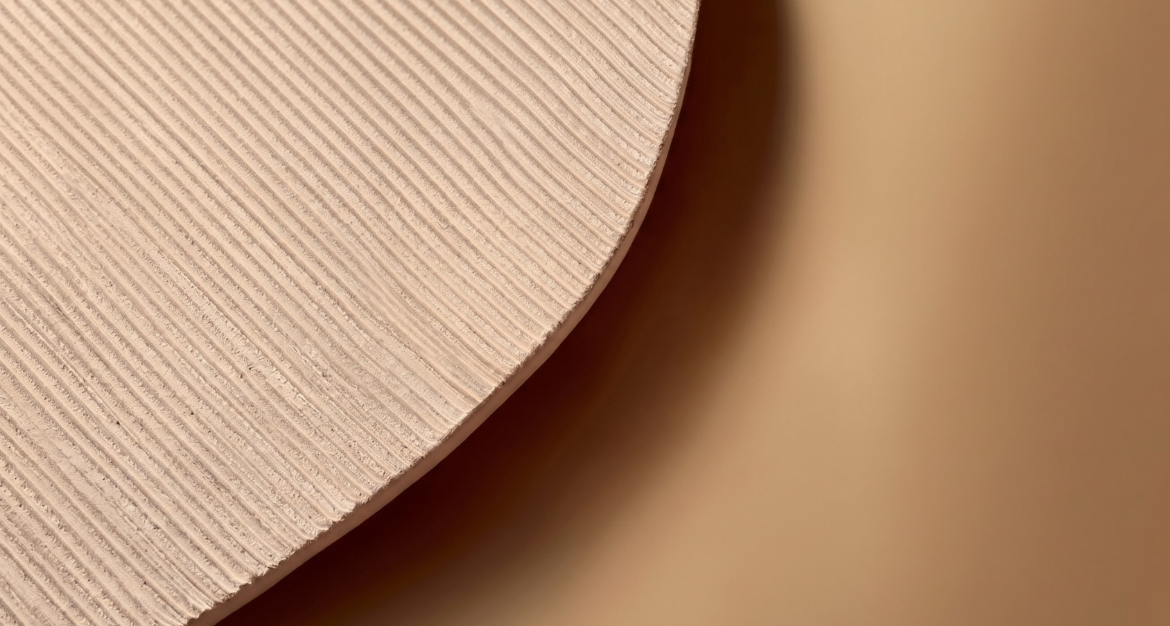 Beige avec une structure en bois